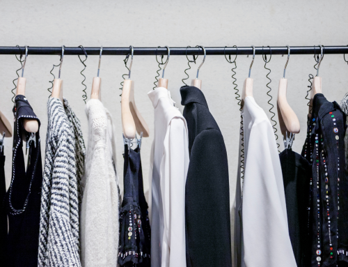 Odzież reklamowa z nadrukiem – jak zaprezentować swoją markę w unikalny sposób?